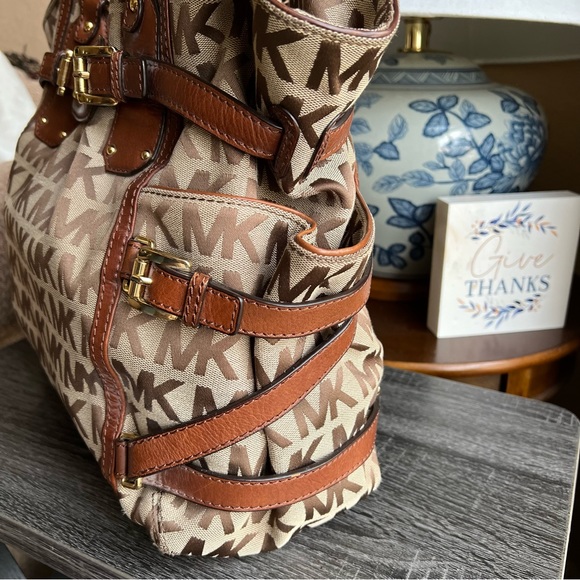 Michael Kors Signature Gansevoort  Fabric Leather Straps Shoulder Bag/ Crossbody - Picture 6 of 10
